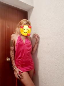 692964063: Chica busca chico en Madrid