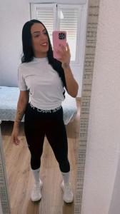 666321051: Chica busca chico en Barcelona