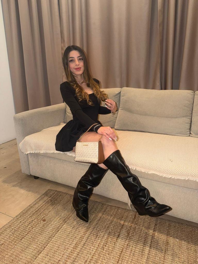 Chica busca chico en Málaga: Chica busca chico