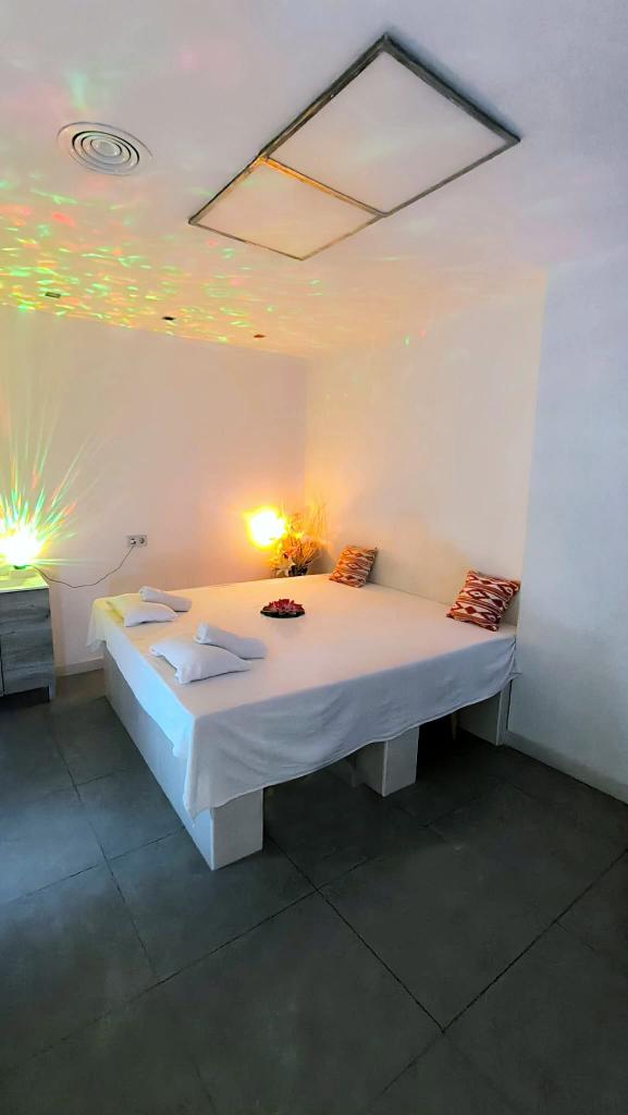 613688573: Chica busca chico en Mallorca