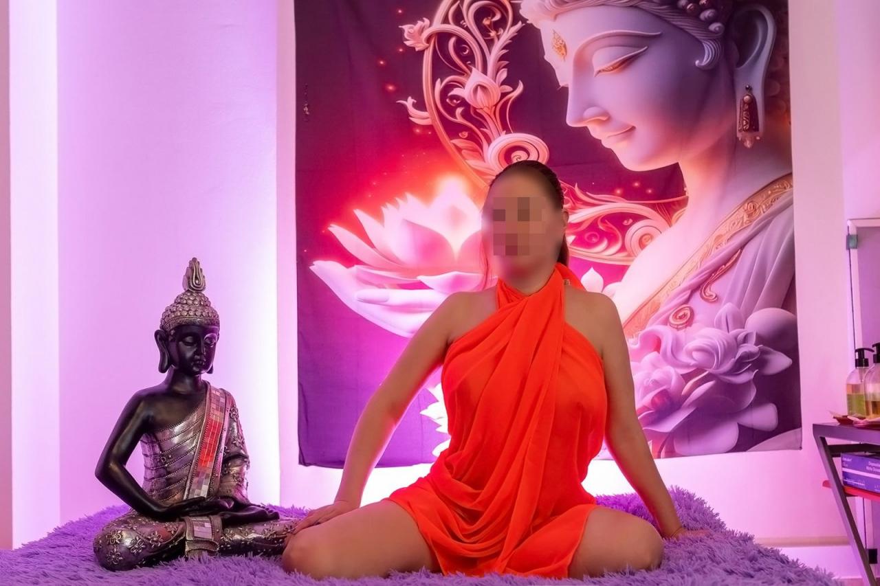 645225090: Chica busca chico en Sevilla