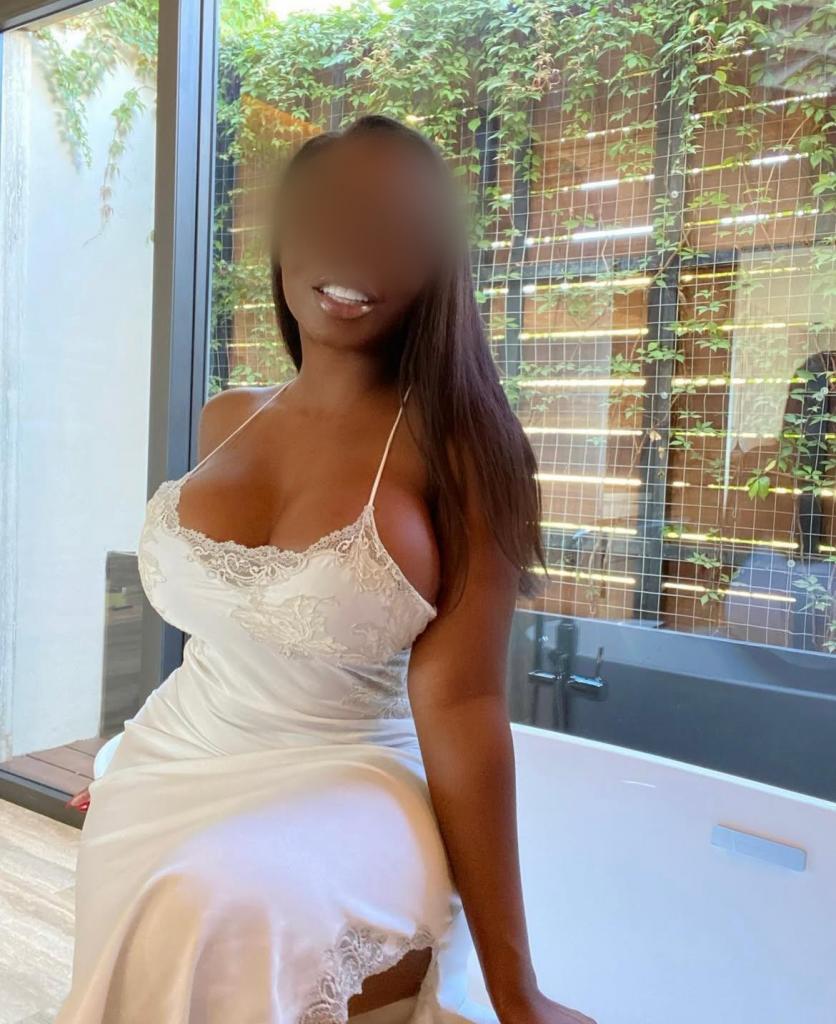 Chica busca chico en Almería: 