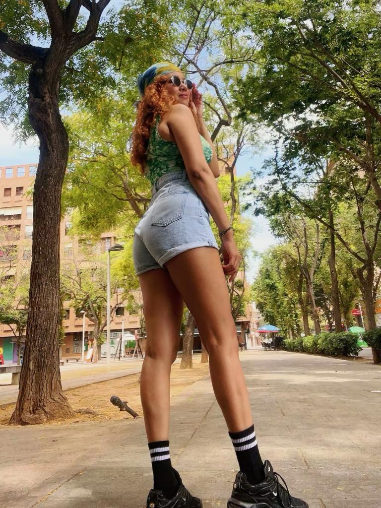 670701662: Chica busca chico en Valencia