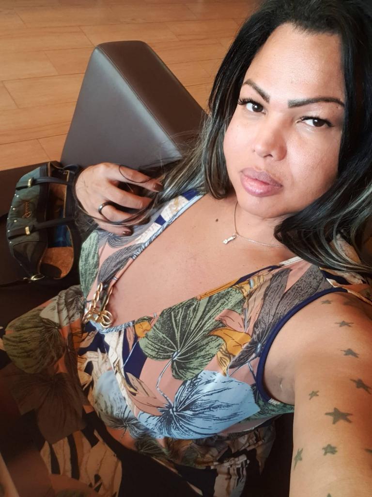 641321395: Travesti en León