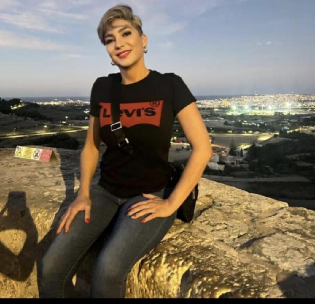 672977876: Chica busca chico en Sevilla