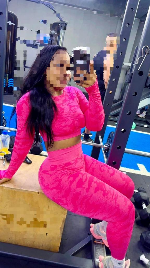 614792805: Chica busca chico en La Coruña