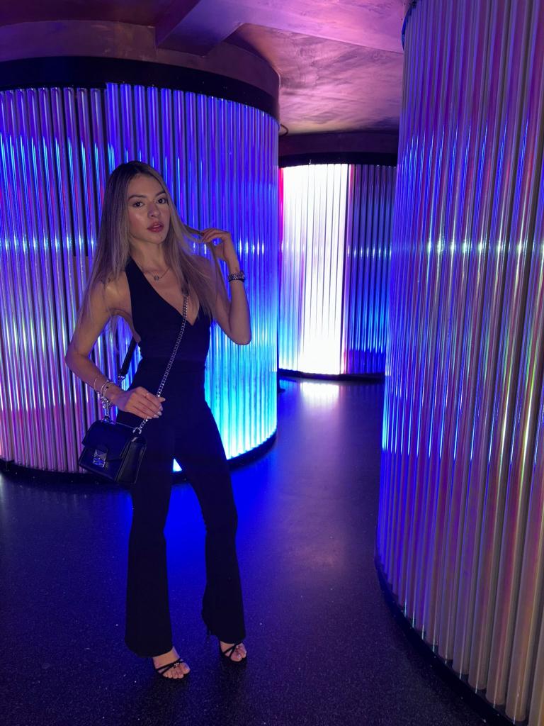 661048481: Chica busca chico en Ibiza