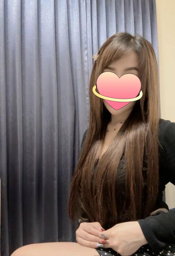 617271505: Chica busca chico en Sevilla