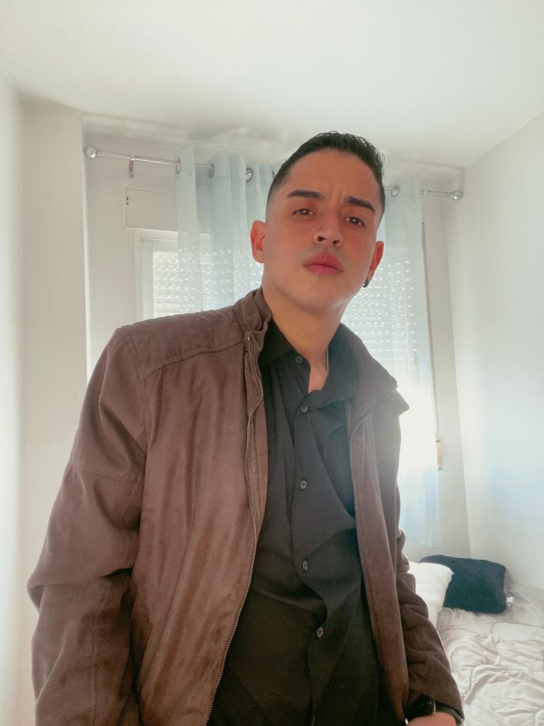 672204553: Chico busca chica en Alicante