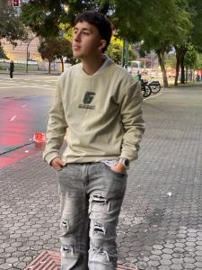 643645885: Chico busca chica en Sevilla