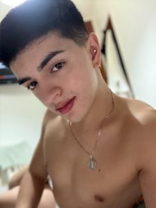 695313803: Chico busca chica en Barcelona