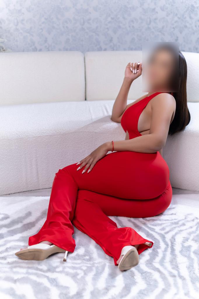 673368428: Chica busca chico en Barcelona