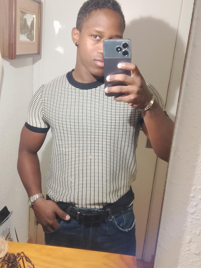 617513197: Chico busca chica en Barcelona