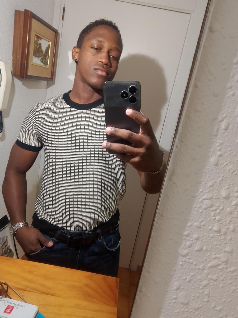 617513197: Chico busca chica en Barcelona