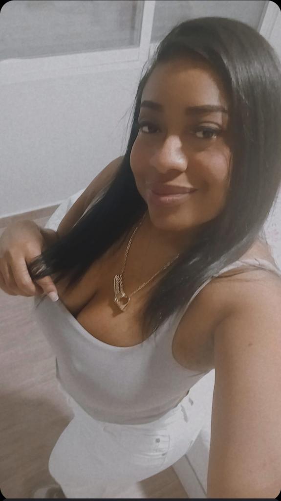 664340254: Chica busca chico en Barcelona