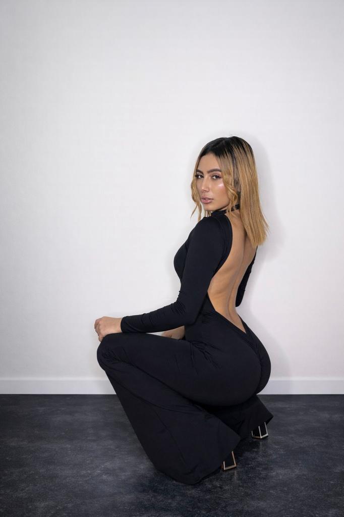 Chica busca chico en Ibiza: Chica busca chico