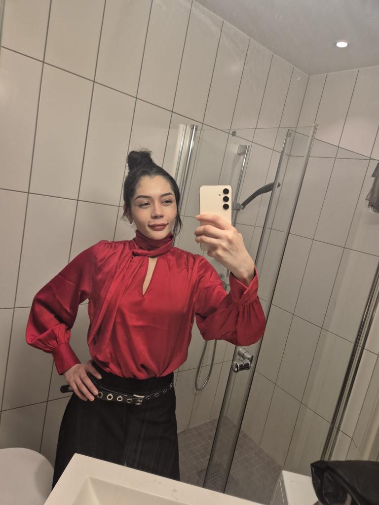 647315397: Chica busca chico en Madrid