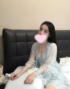 673549142: Chica busca chico en Barcelona