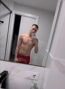 613804021: Chico busca chica en Barcelona