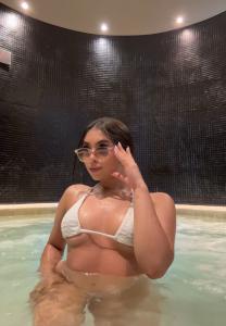 647261567: Chica busca chico en Ibiza