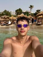 672190778: Chico busca chica en Barcelona