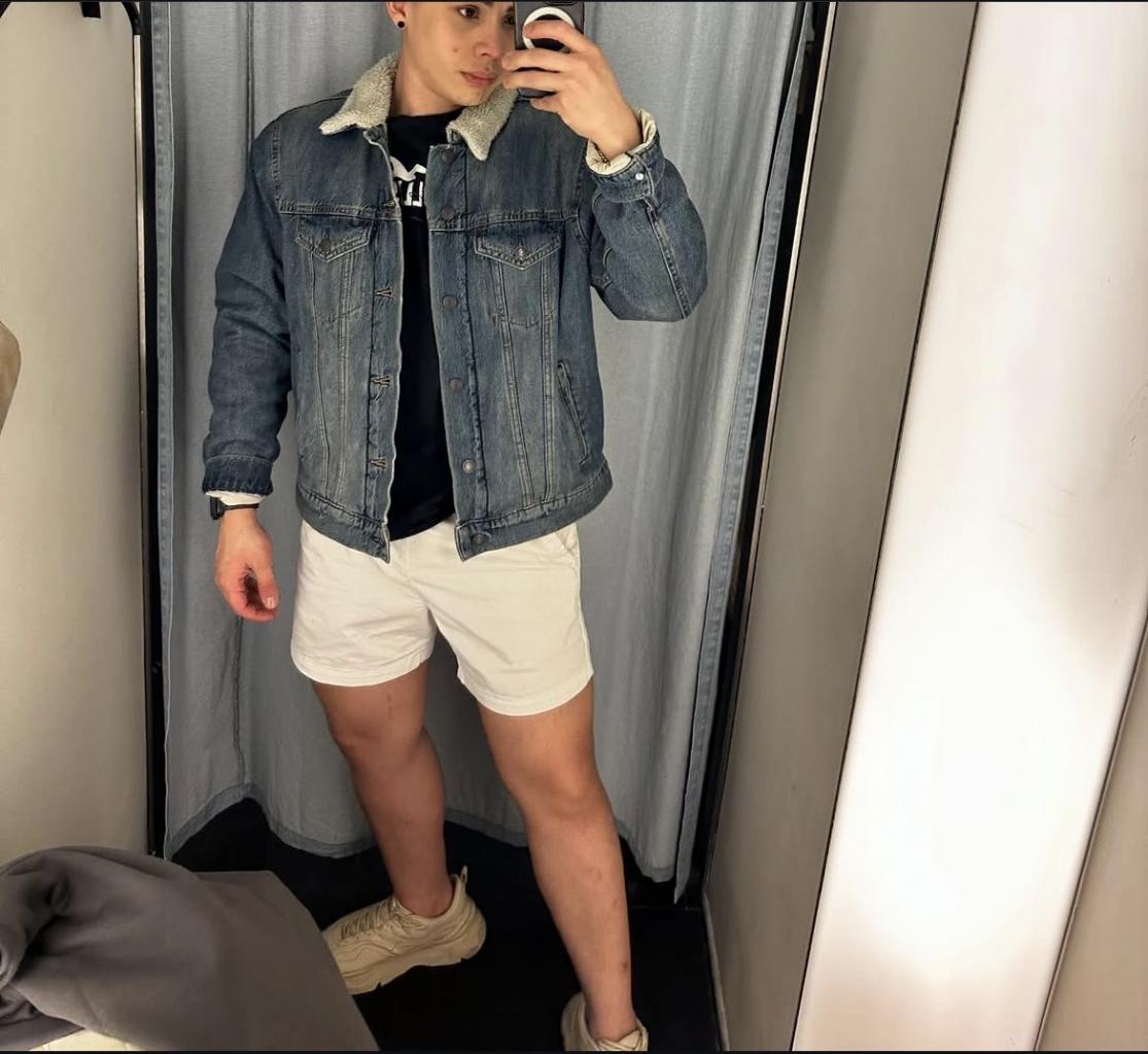 Chico busca chica en Sevilla: 