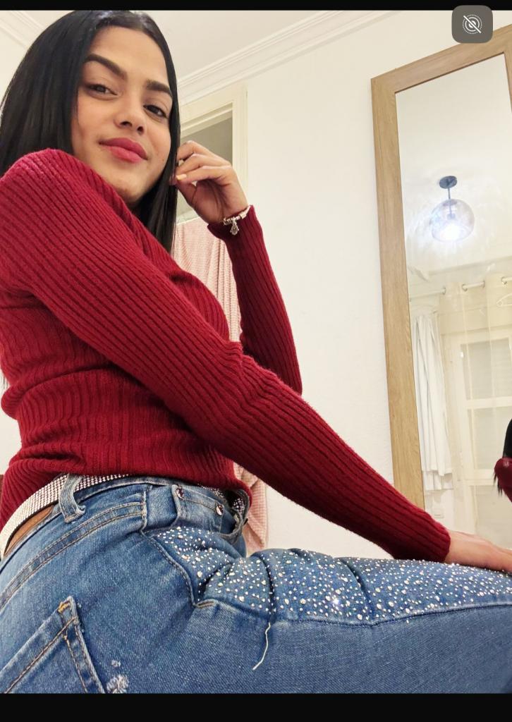 655734563: Chica busca chico en Sevilla