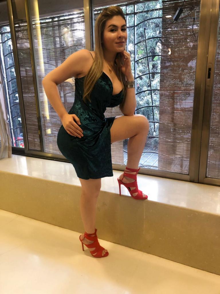 634386981: Chica busca chico en Sevilla