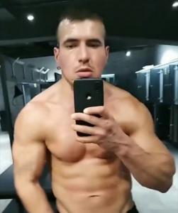 664131787: Chico busca chica en Barcelona