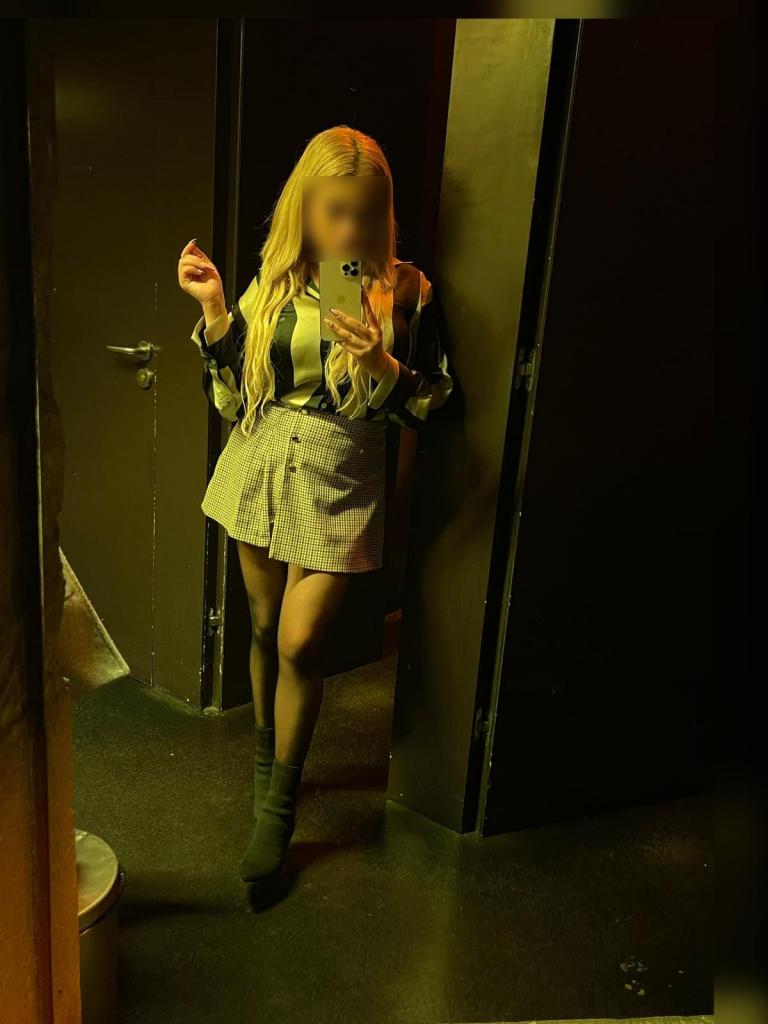 631300571: Chica busca chico en Barcelona