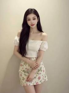 631643981: Chica busca chico en Barcelona