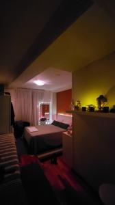 664415806: Chica busca chico en Zaragoza