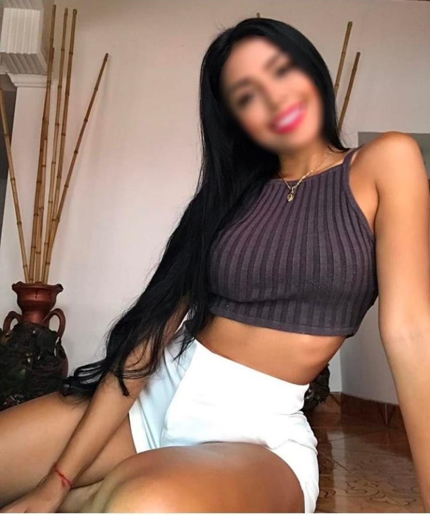 607264651: Chica busca chico en Barcelona