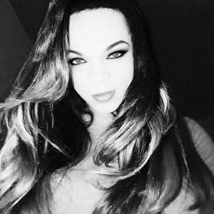 632251035: Chica busca chico en Gerona