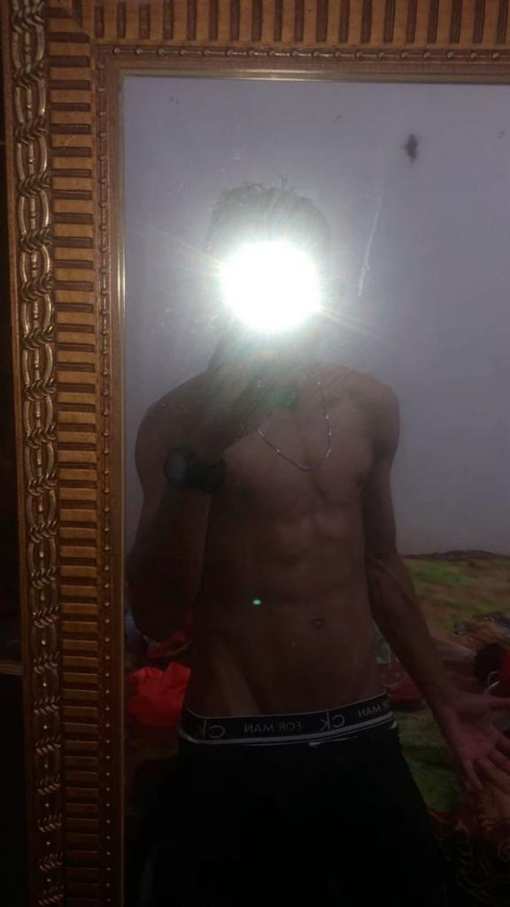 632677952: Chico busca chica en Pontevedra