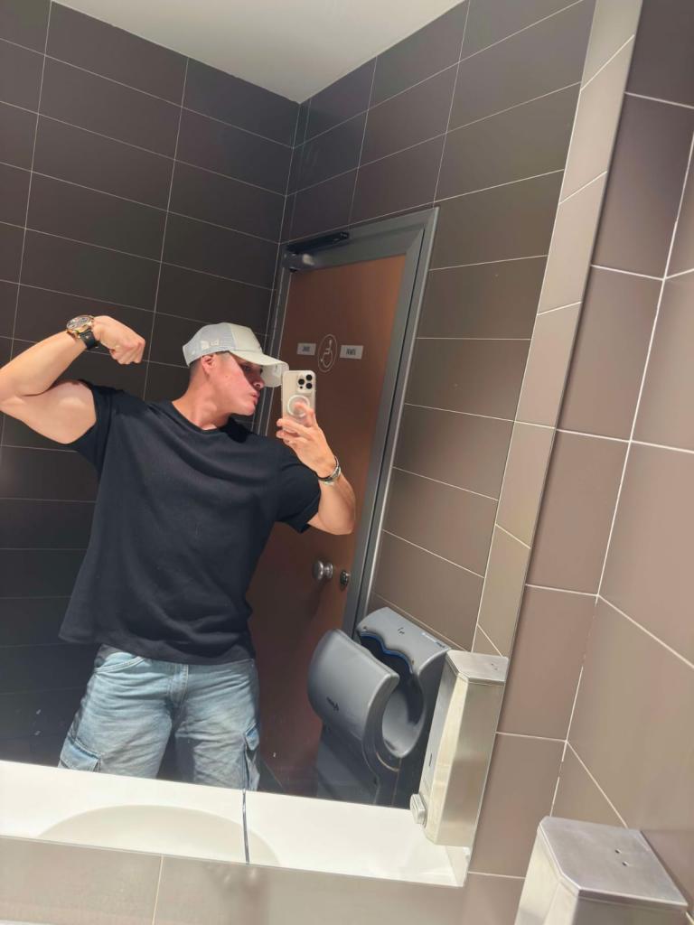 603413079: Chico busca chica en Barcelona