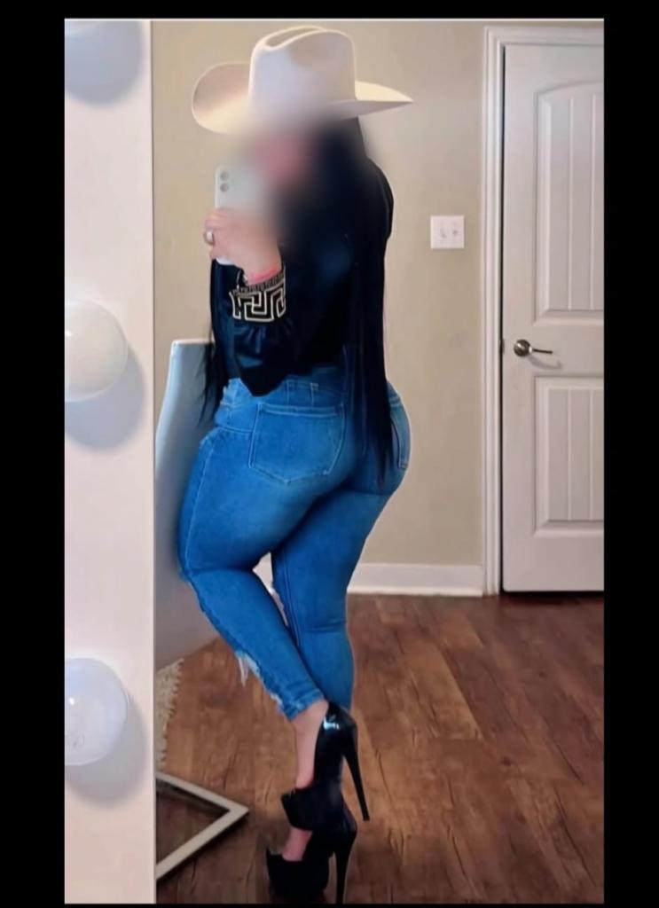 663459210: Chica busca chico en Cádiz