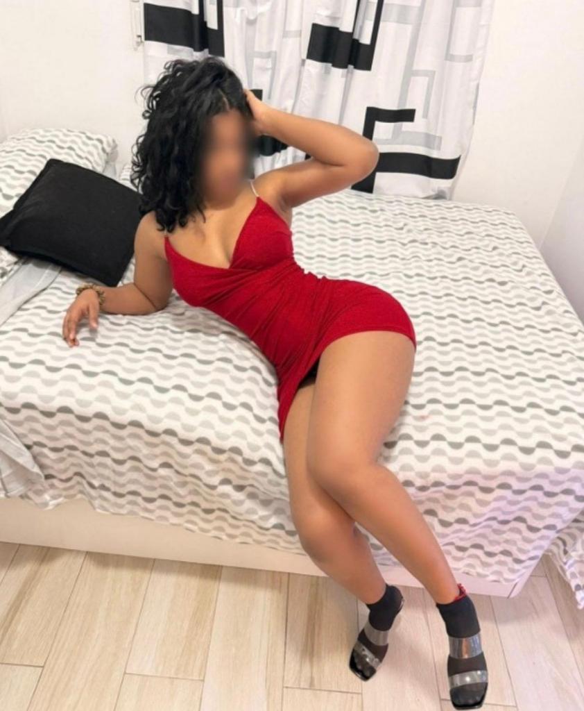 623567235: Chica busca chico en Madrid