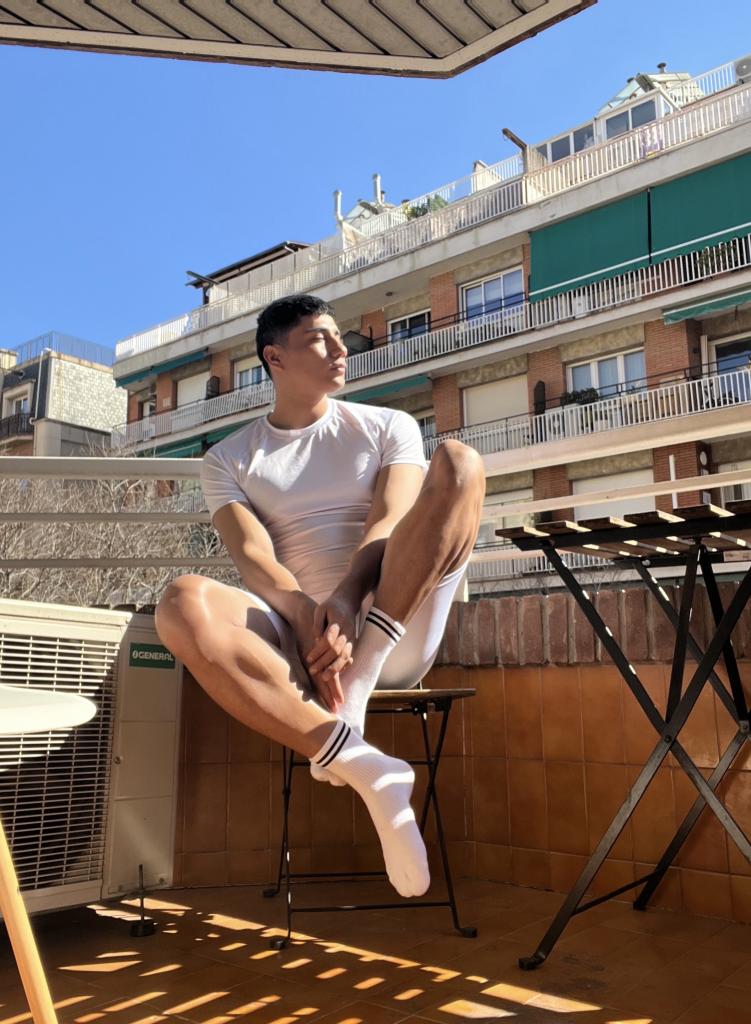 664014126: Chico busca chica en Barcelona