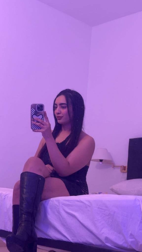 Chica busca chico en Alicante: Chica busca chico