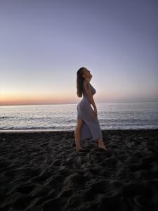 607192497: Chica busca chico en Madrid