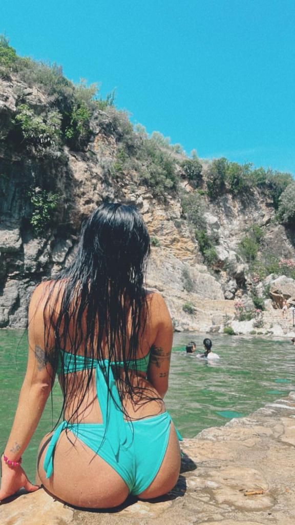 647053081: Chica busca chico en Sevilla