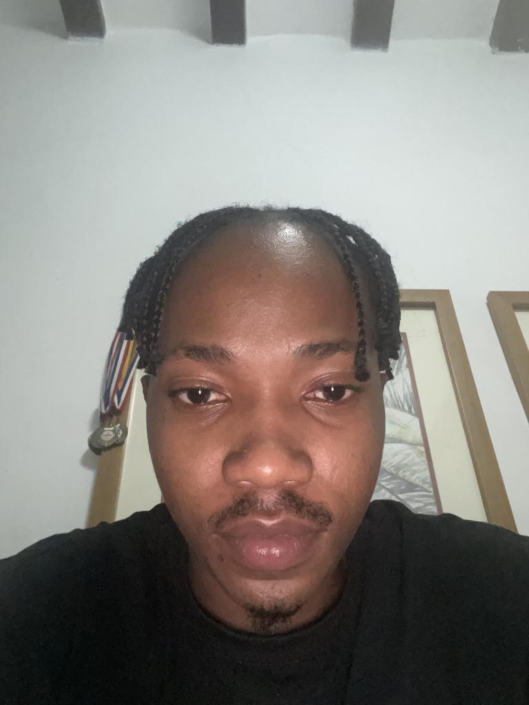 687494175: Chica busca chico en Barcelona