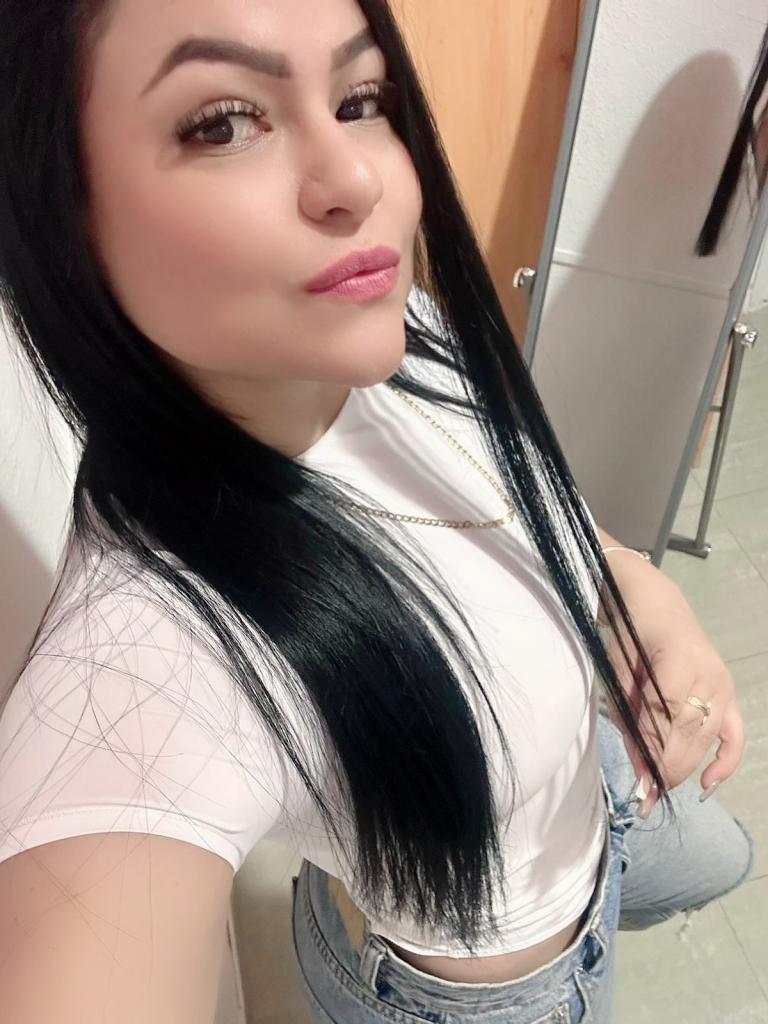 Chica busca chico en Granada: Chica busca chico