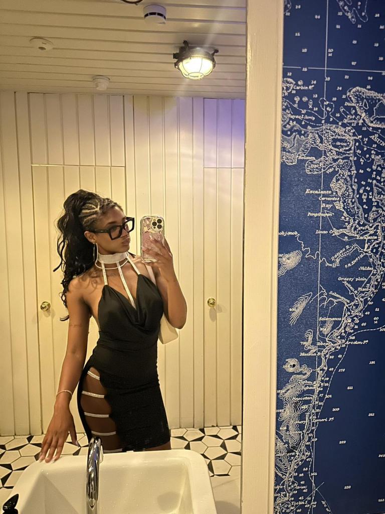 645661207: Chica busca chico en Barcelona