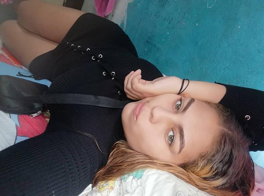 647781708: Chica busca chico en Barcelona