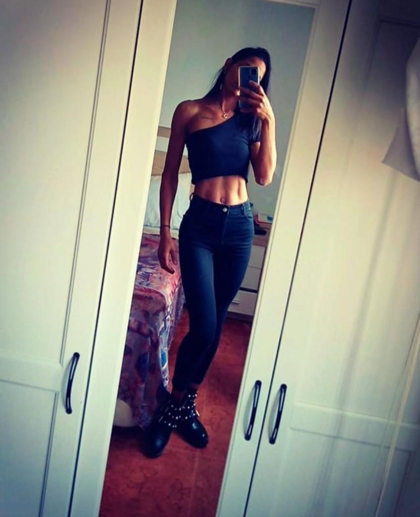 687164834: Chica busca chico en Alicante