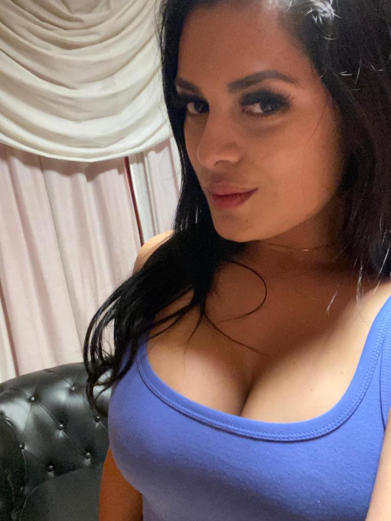 664874220: Chica busca chico en Madrid