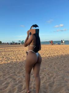 647244675: Chica busca chico en Sevilla