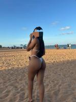 647244675: Chica busca chico en Sevilla